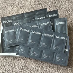 Beautycounter Charcoal Facial Mask Single-Use Sachets - Black
